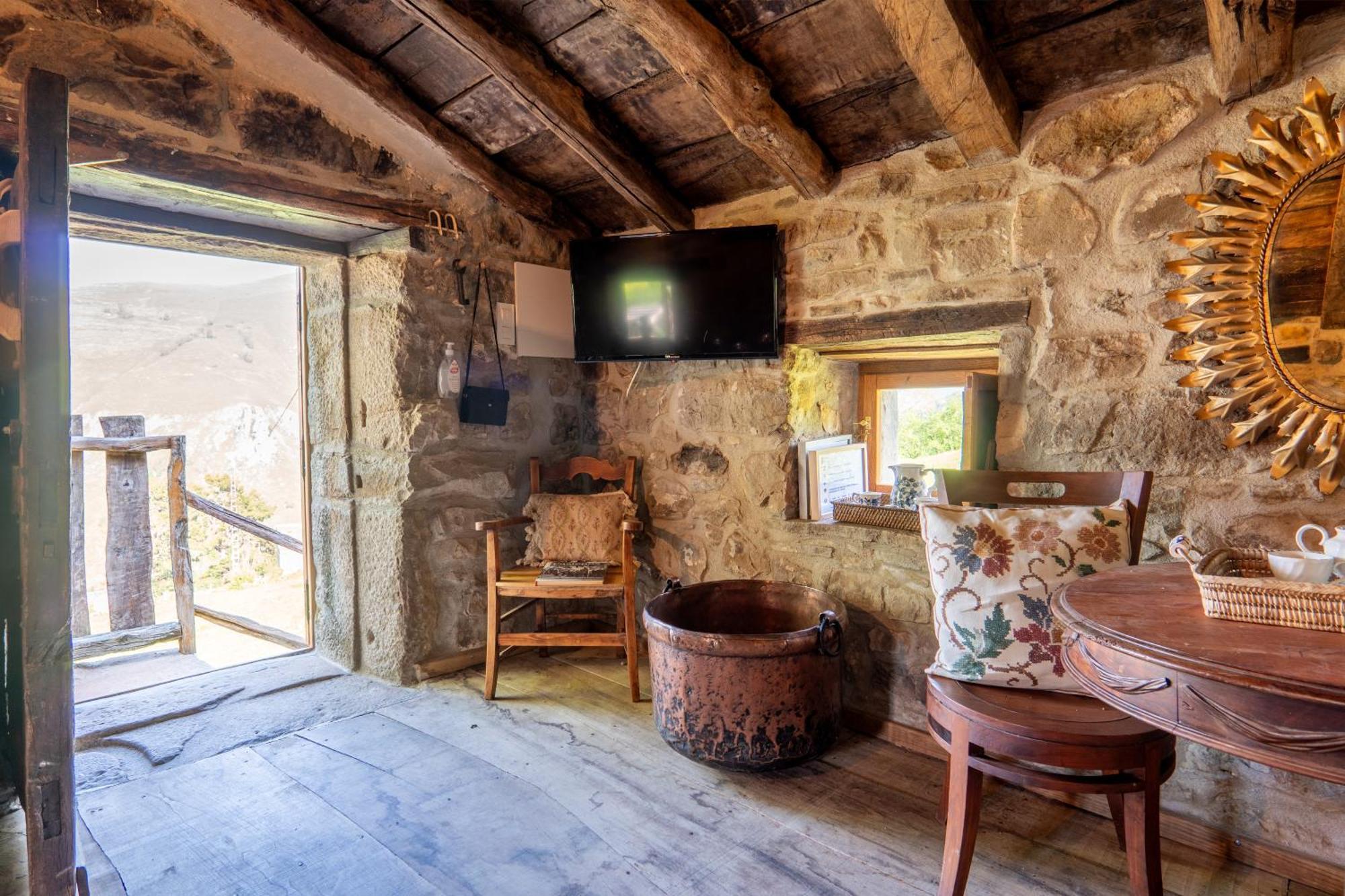Vivienda Pasiega Lo Lucas 1920 San Roque de Ríomiera Exterior foto